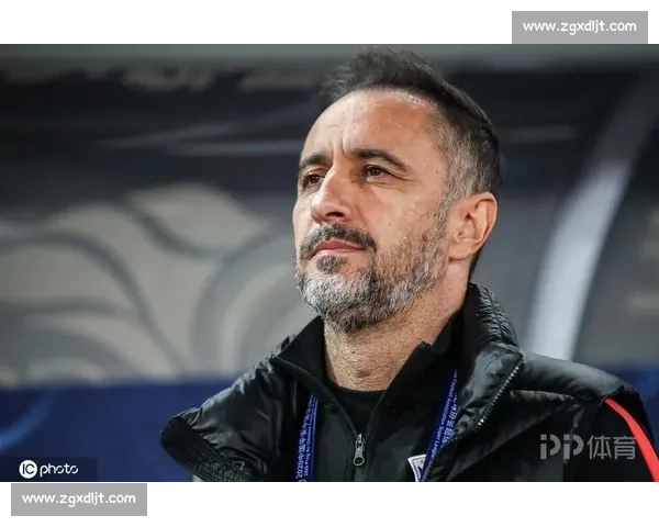 两个月冰火两重天:佩雷拉的掌声与嘘声 两个月冰火两重天:佩雷拉的掌声与嘘声