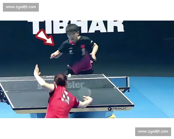 国乒暂停名场面：孙颖莎训教练，樊振东边吃香蕉边战术